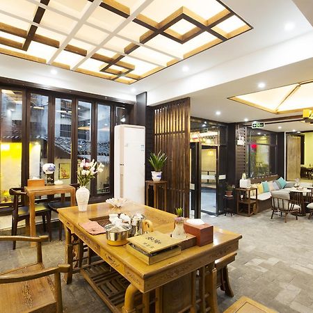 Fenghuang Poshan Inn Exterior photo